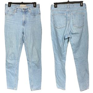 EVERLANE high waist light wash mom jean | 27